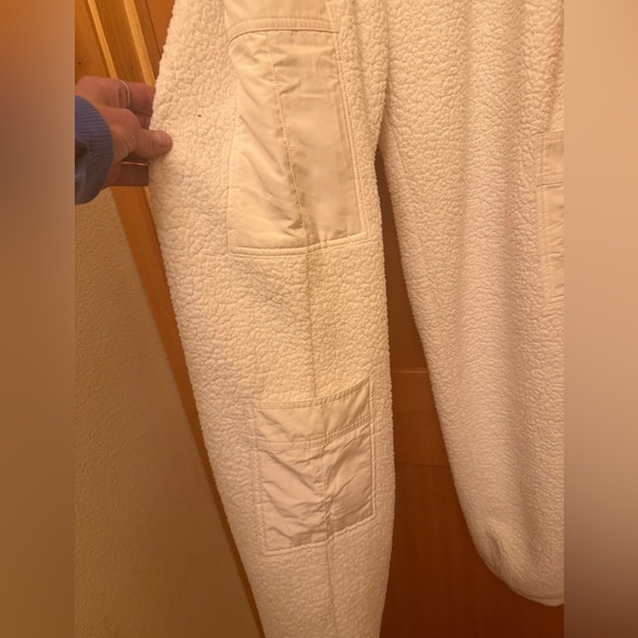 ALO Yoga Micro Sherpa High-Waist Solstice Sweatpants - Picture 8 of 16